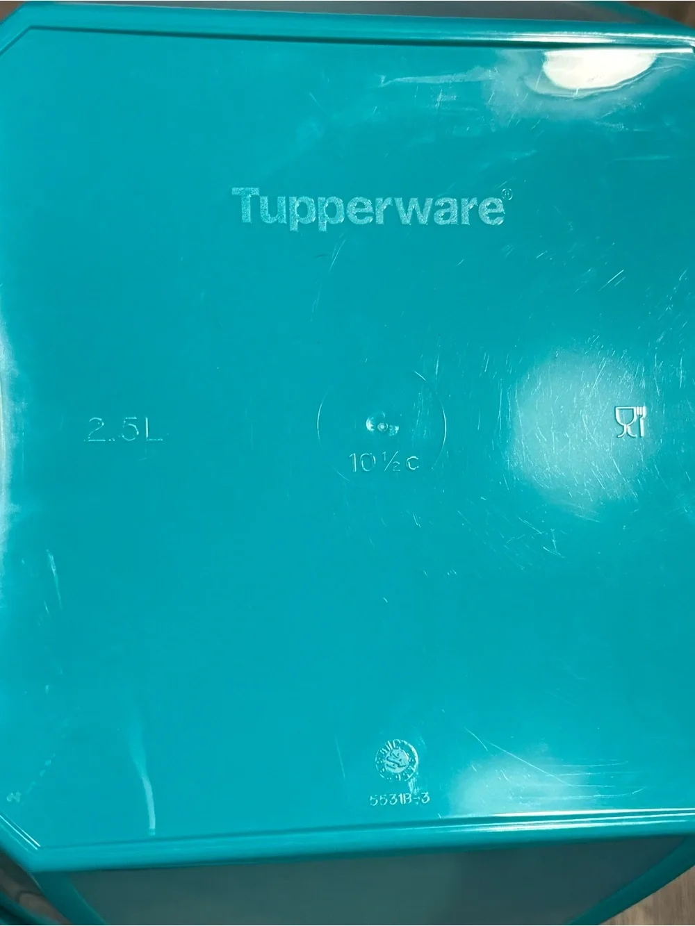 Tupperware Turquoise Vision Bowl w/ Lid 2.5 Liters 10.5 Cups 5551B-3 LIKE NEW